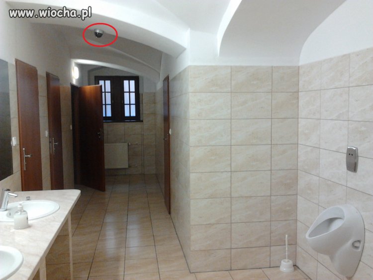 Wielki Brat nawet w WC