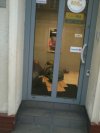 Wejście do bankomatu w centrum Wejherowa