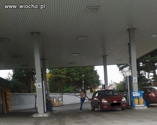 Tankowanie...