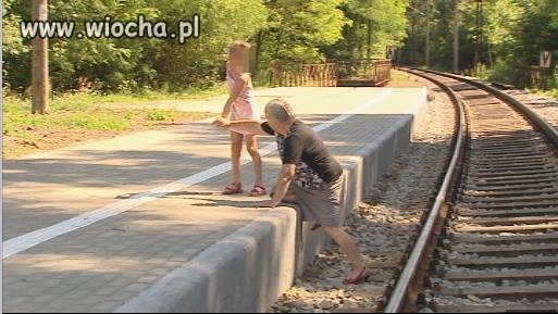 Babcia uczy wnuczkę skrótu