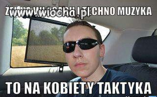 Żel na włosach i techno muzyka