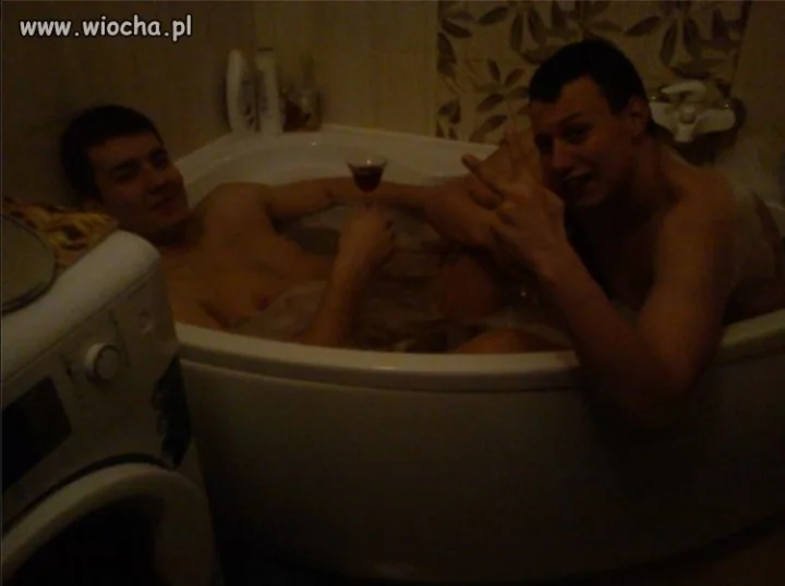Przyjaciele w wannie