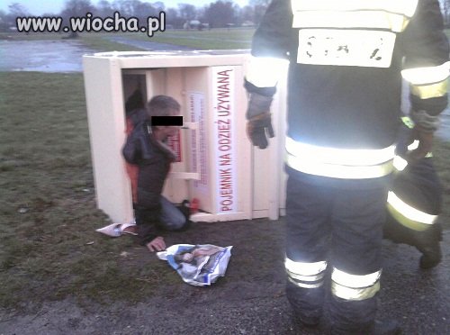 Kradzież z pojemników na odzież używaną...Wiocha!