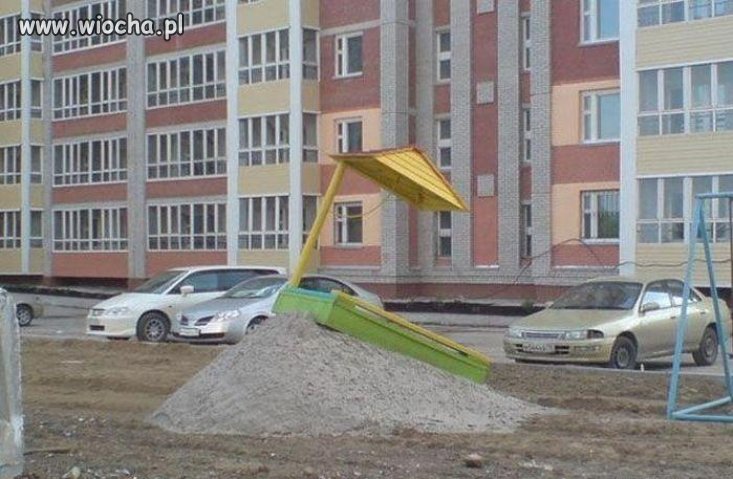 Panowie przywieźli piasek...