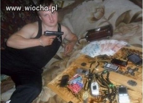 Się pochwalił znajomym jaki z niego gangsta