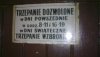 Czy tabliczka jest przy trzepaku...