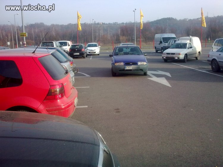 Ok 60% miejsc parkingowych wolnych