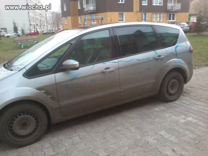 Skręciłbym kark gnojowi,