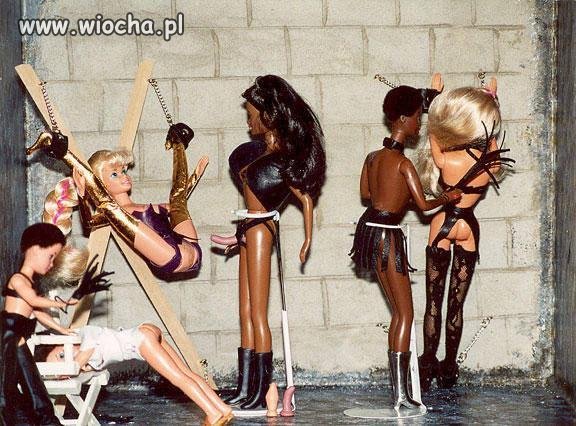 Zboczone lalki Barbie w lochach 