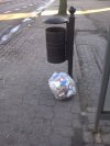 Chociaż wsadziłby do śmietnika...