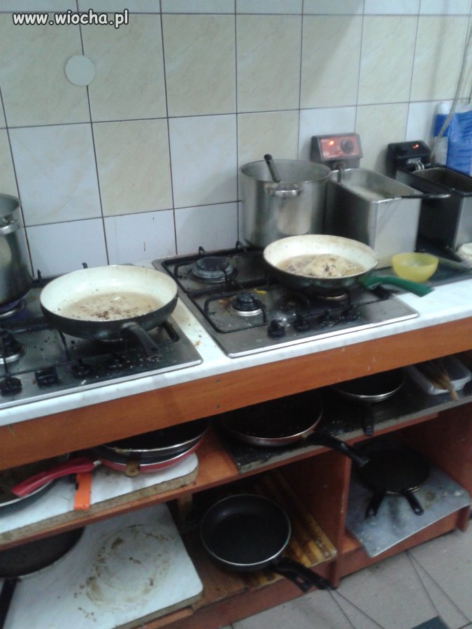 Gdzie jest sanepid? Kuchnia w szpitalnym bufecie