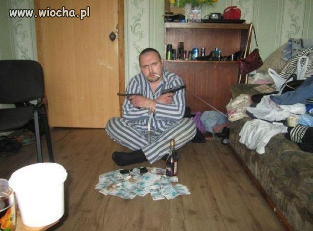 Gangsta w pasiastej piżamce