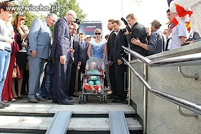 Otwarcie tunelu z pompą.  