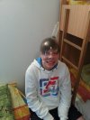Biedny chłopak, nie wie gdzie się zakłada kondona.