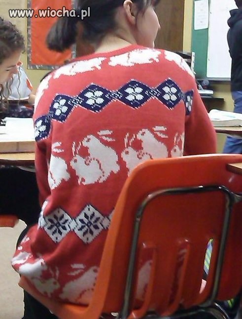 Gustowny sweterek na każdą okazję