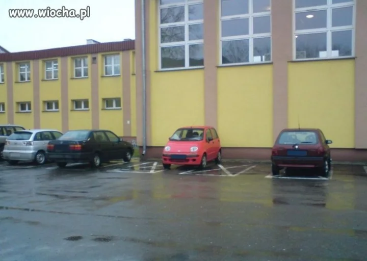 Parkowanie między kopertami