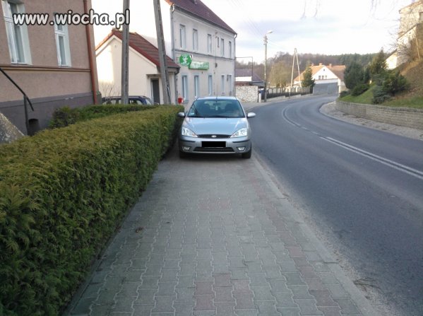 I jak ma tędy przejechać matka z wózkiem?