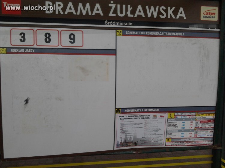 -Sprawdzę o której mam tramwaj 