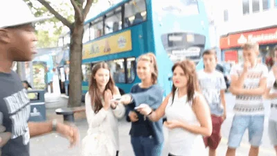 Pokażę Ci sztuczkę ze znikającym telefonem