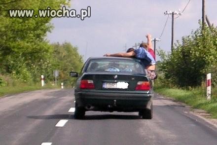 Chłopaki głoszą po wsi wesołą nowinę, 