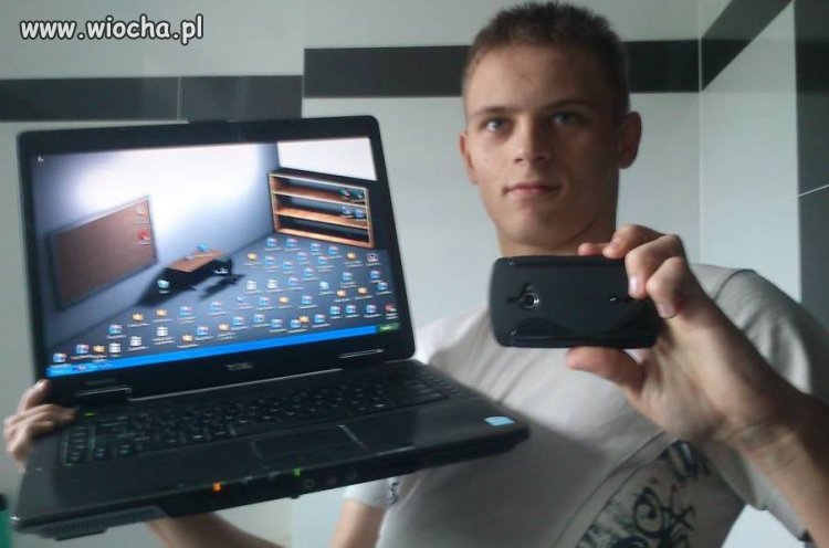 Przecież starym laptopem też się trza "pochwolić"