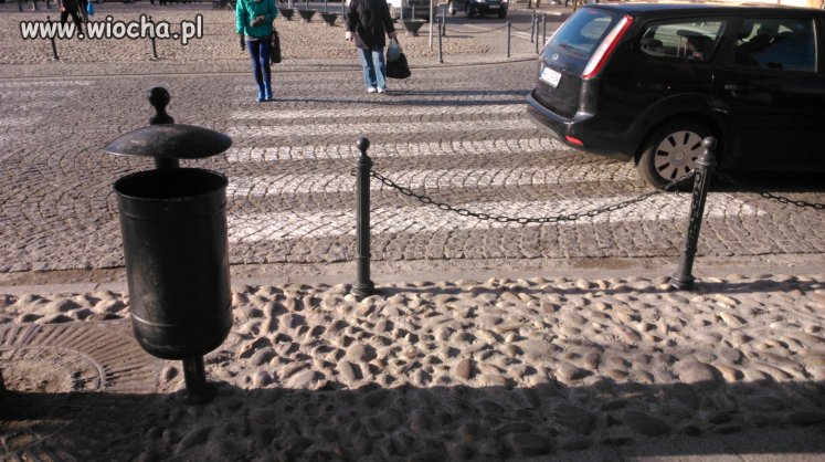 Stary Sącz Rynek dwa przejścia koło siebie