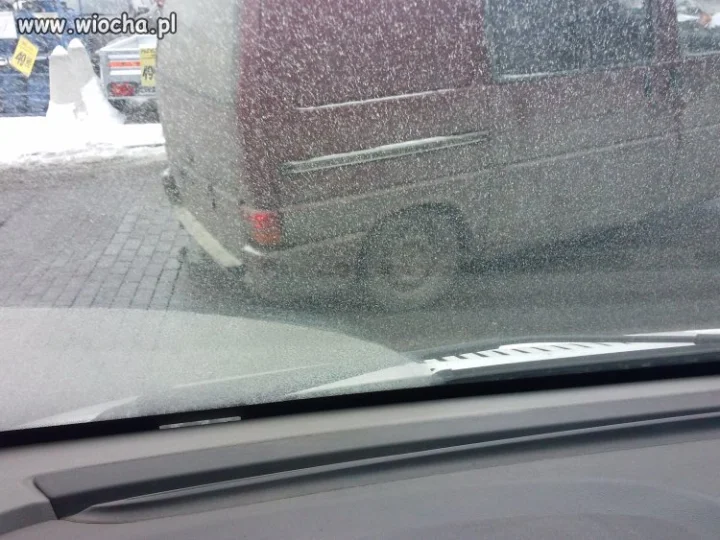 Tona zaprawy na tył...