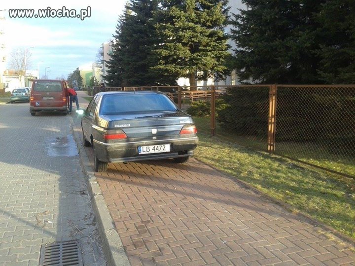 Kolejny mistrz parkowania