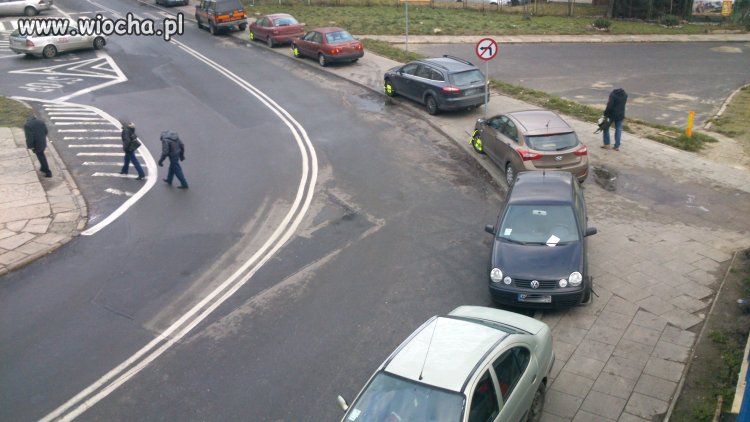 Parkowanie na chodniku...