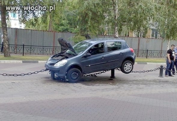 To trzeba mieć talent żeby tak zaparkować