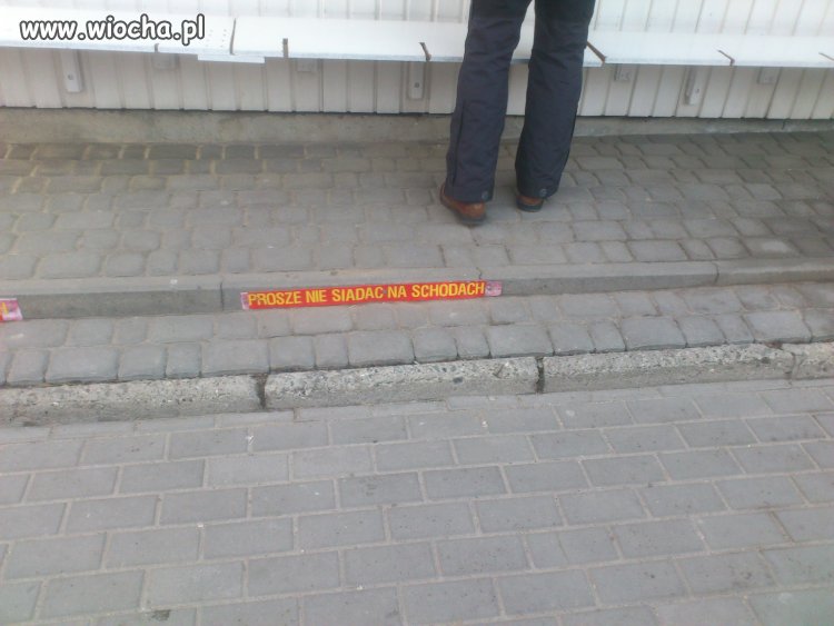 Proszę nie siadać na schodach
