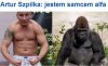 Ten z prawej...