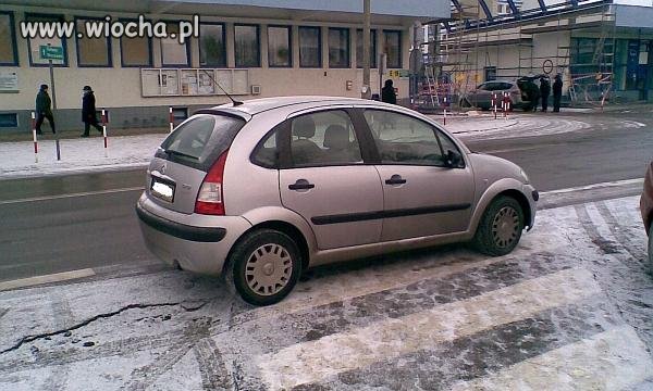 Widać, że zima...bo tak to bałwany tylko parkują