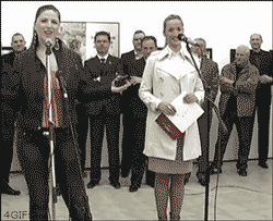 Dziadek wie kiedy klaskać.
