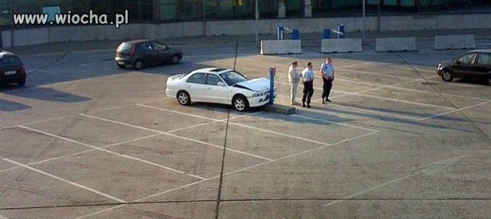 To skąd wyjechał ten drugi samochód?