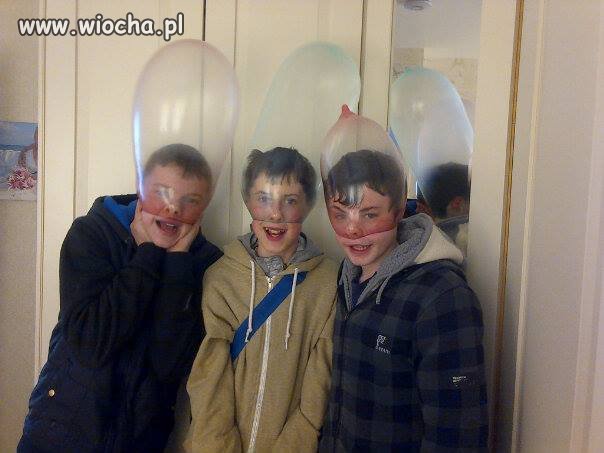 Tak się teraz bawią nastolatki. 