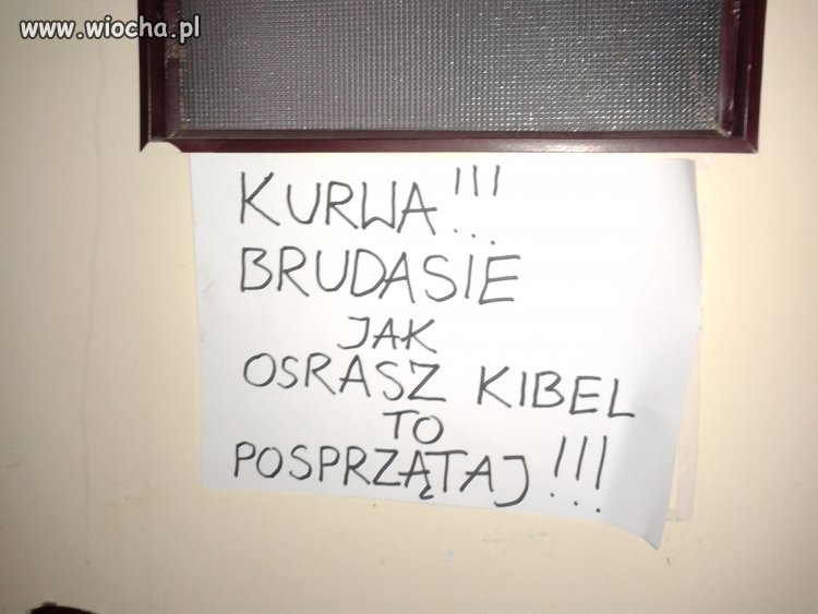Delikatne zwrócenie uwagi w pracy.
