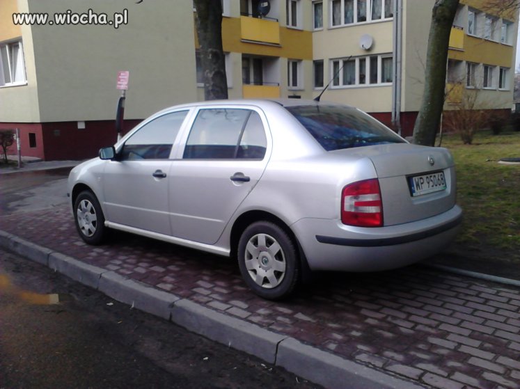 Królewicz parkuje.
