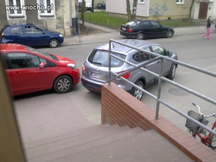 Super parkowanie pod Biedronką 
