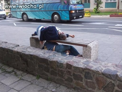 W Polsce na przystankach są nawet łóżka piętrowe