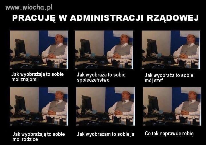 Pracuje w administracji rządowej. 
