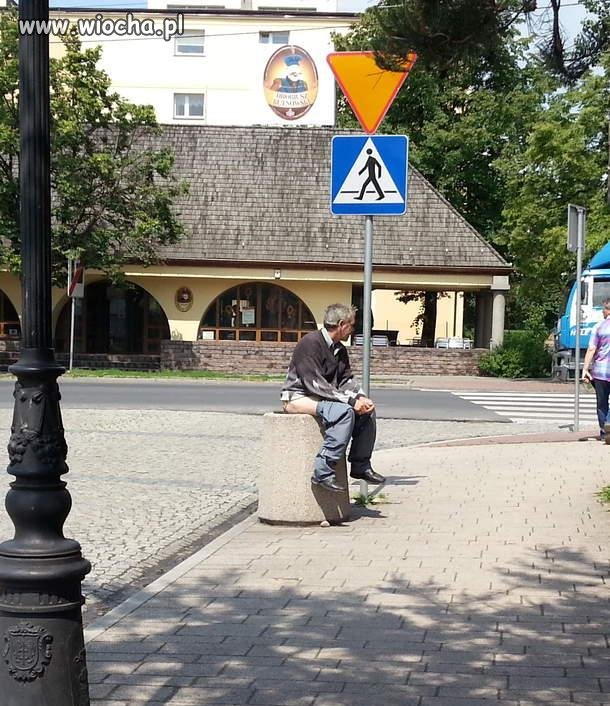 Wiocha do publicznej toalety od tego miejsca