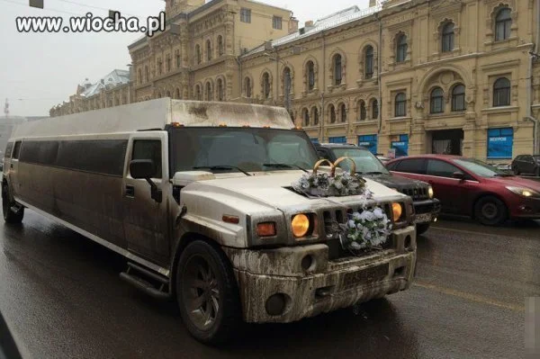 Noworuskie jadą do ślubu.