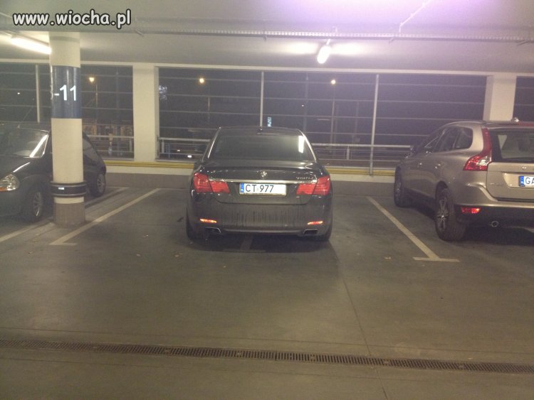 Mam czarne BMW, więc jestem "miszczem" parkowania 