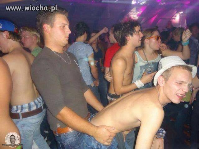 Gayparty czy chłopaków poniosło?