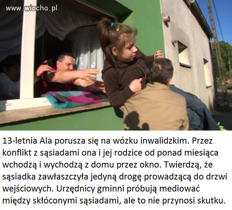 Niepełnosprawna wynoszona z domu przez okno