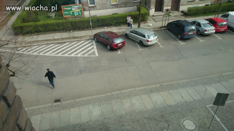 Parking pod przychodnia