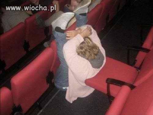 Oglądanie filmu.
