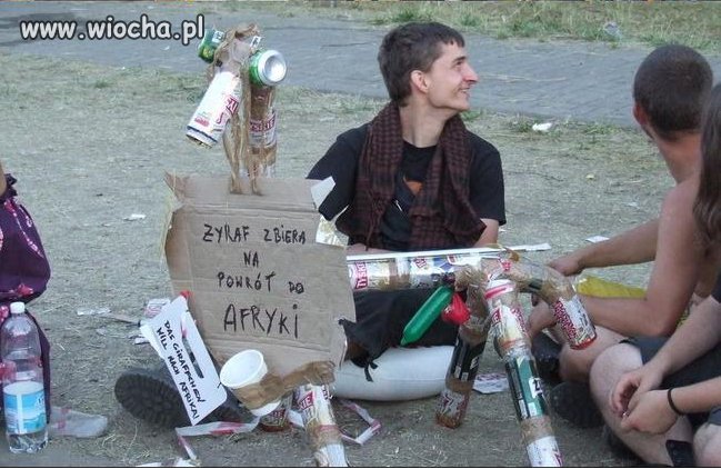 Żyrafa zbiera na powrót do AFRYKI