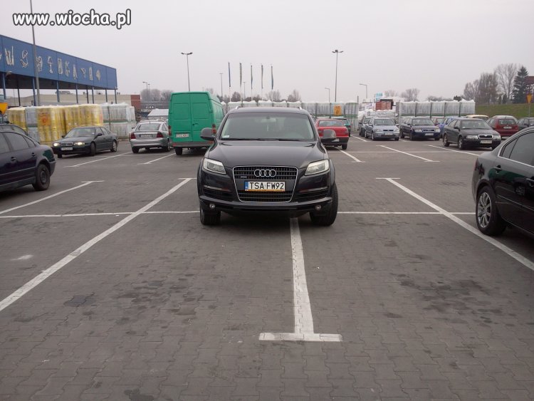 Ma się dużą furę to trzeba dużo miejsca zająć!!!